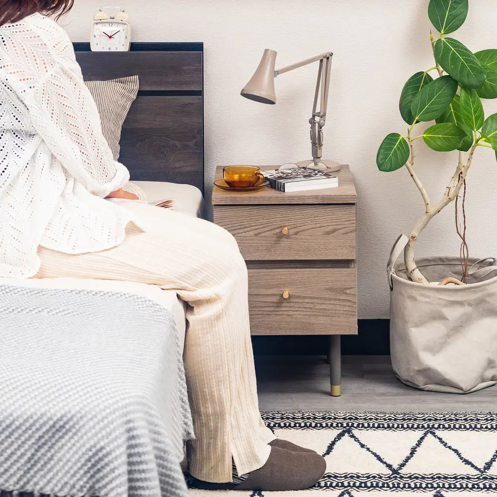 [34幅]天板裏にミラーが付いたサイドチェスト 国産 ナイトテーブルとしても使える韓国風デザイン【お客様組立】